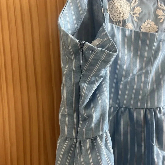 Harper Heritage Francesca’s Blue White Embroidered Baby Doll Tank Size Small NWT - Picture 3 of 5